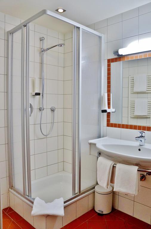 Gasthof Zur Strass Eugendorf Pokoj fotografie