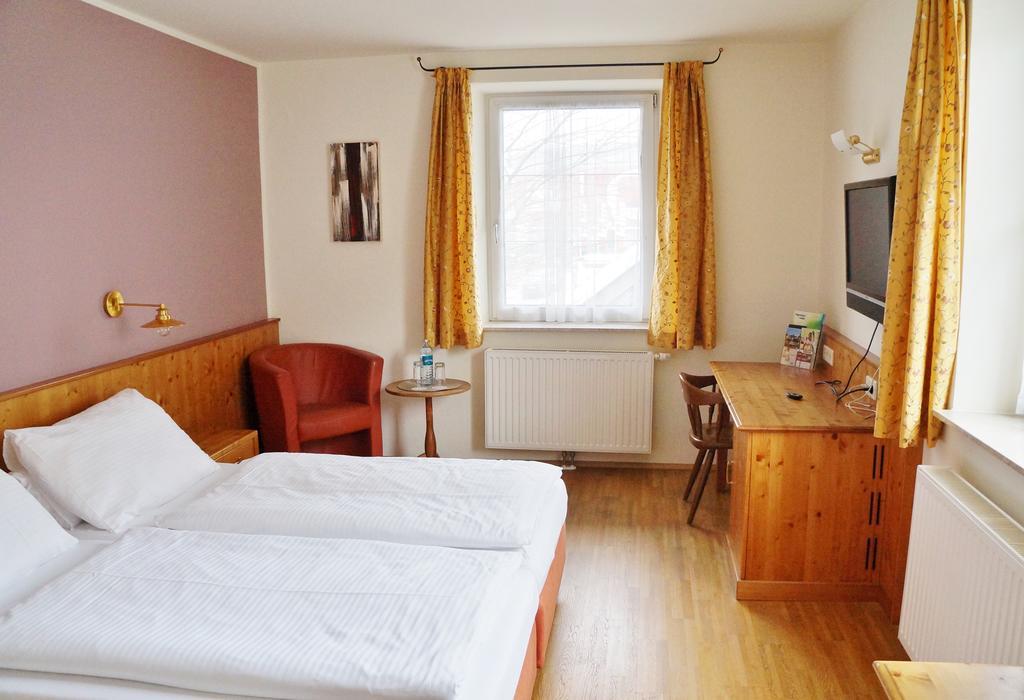Gasthof Zur Strass Eugendorf Pokoj fotografie